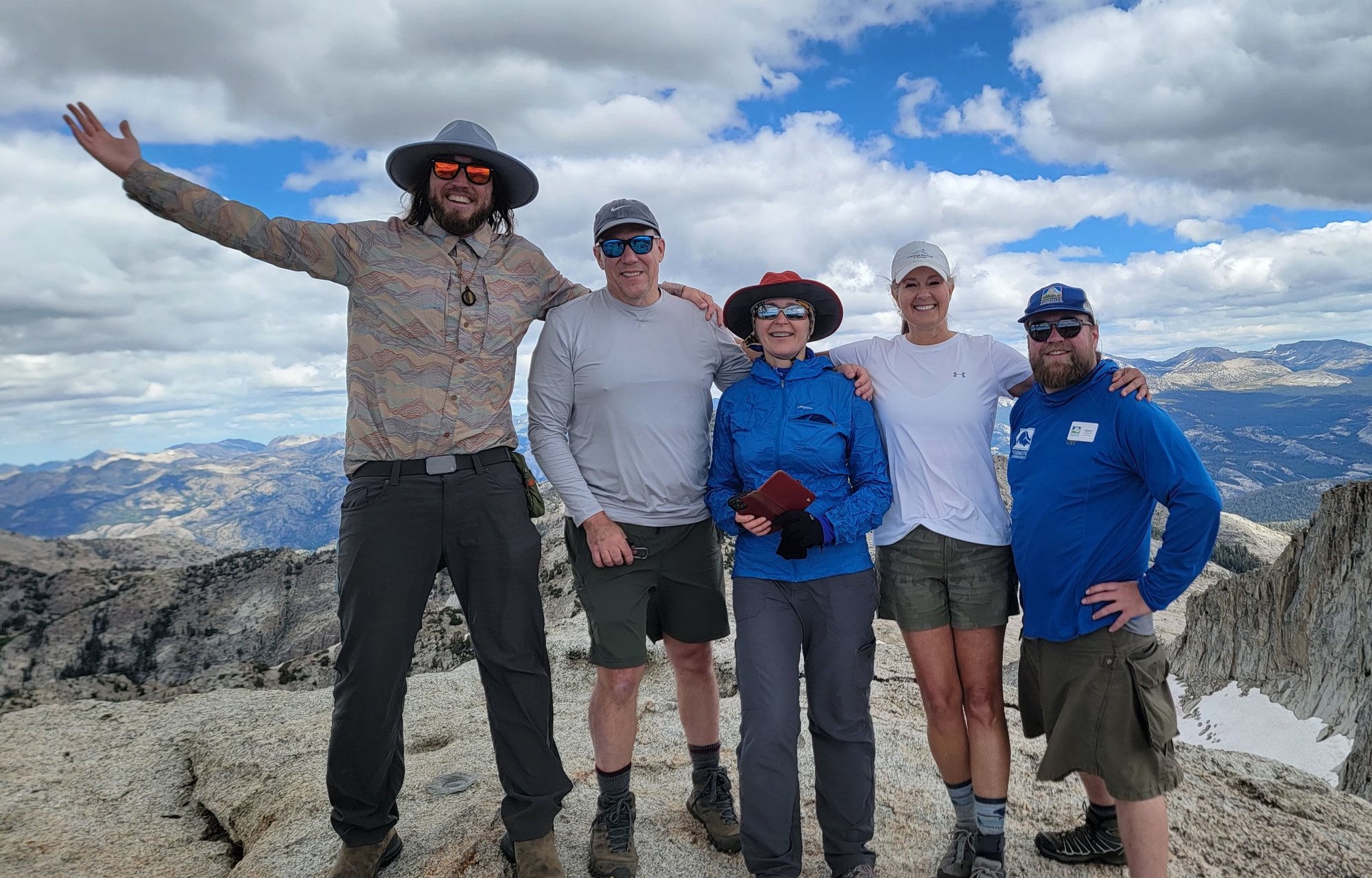 California Yosemite National Park Group Hiking-1 California Yosemite National Park Group Hiking-1